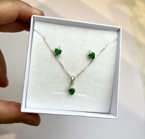 Conjunto coracao zirconia verde esmeralda e corrente veneziana 45 cm prata 925
