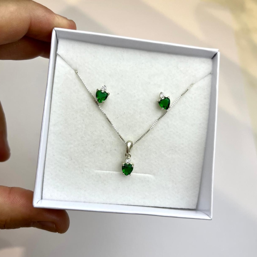 Conjunto coracao zirconia verde esmeralda e corrente veneziana 45 cm prata 925