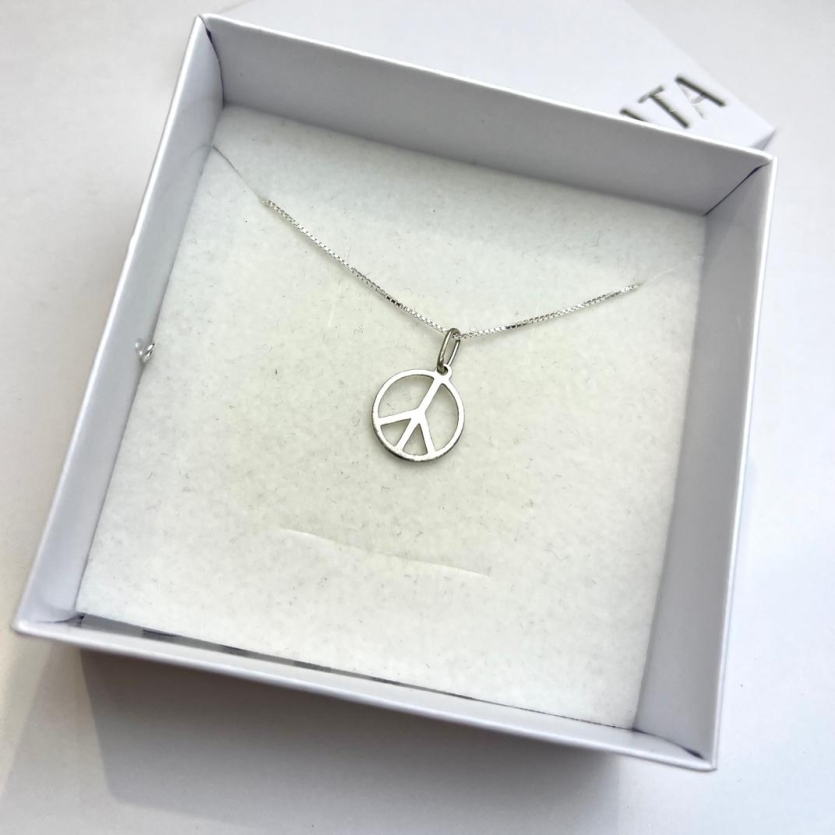 Gargantilha 45 cm com pingente vazado 1,2 cm simbolo paz prata 925