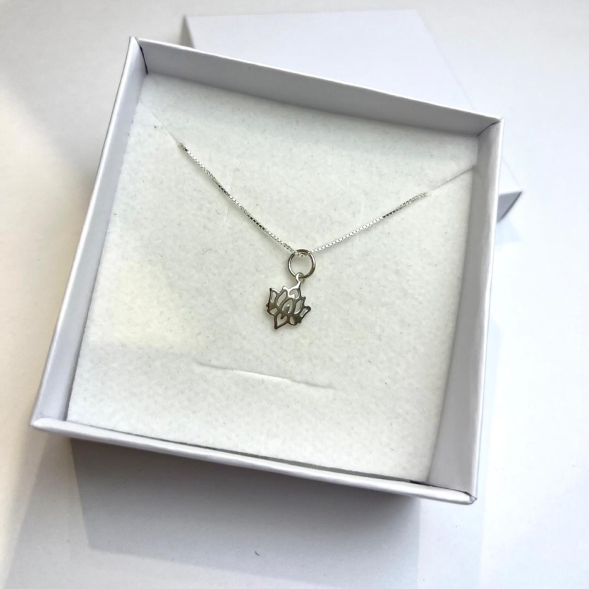 Gargantilha veneziana 45 cm com pingente vazada flor de lotus 9 mm prata 925