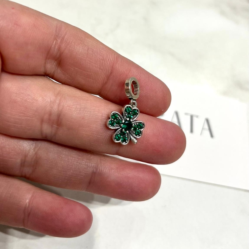 Berloque Trevo Verde cravejada prata 925
