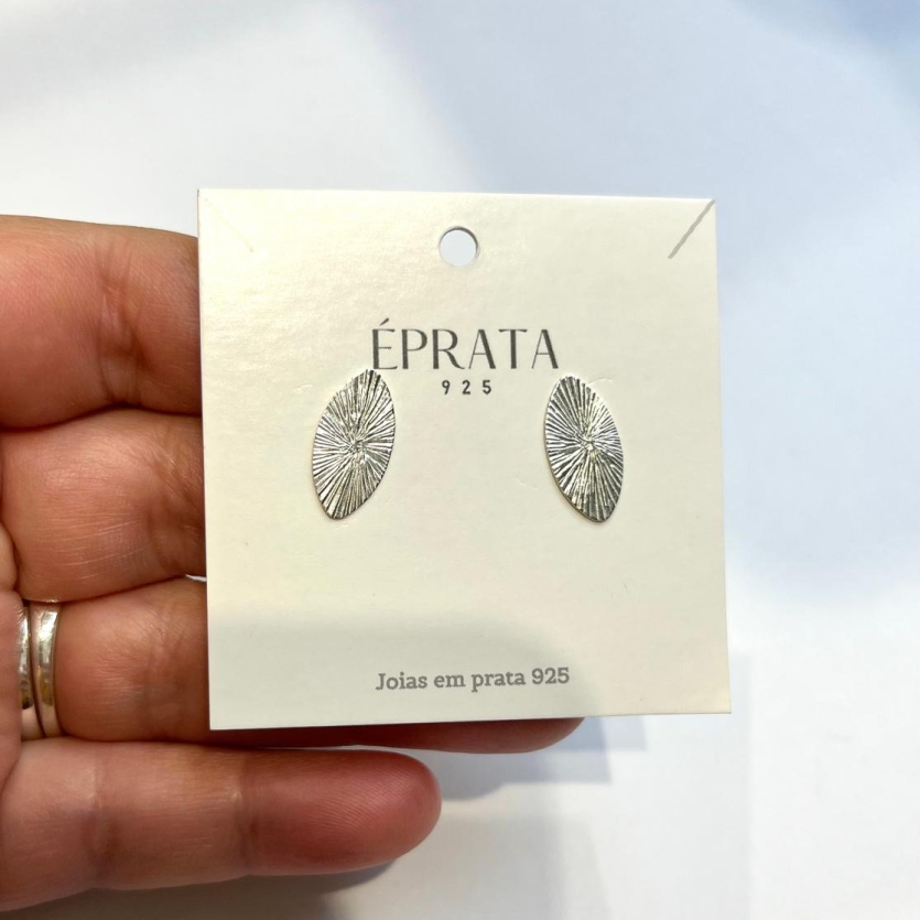 BRINCO FOLHA TRABALHADO PRATA BRANCA