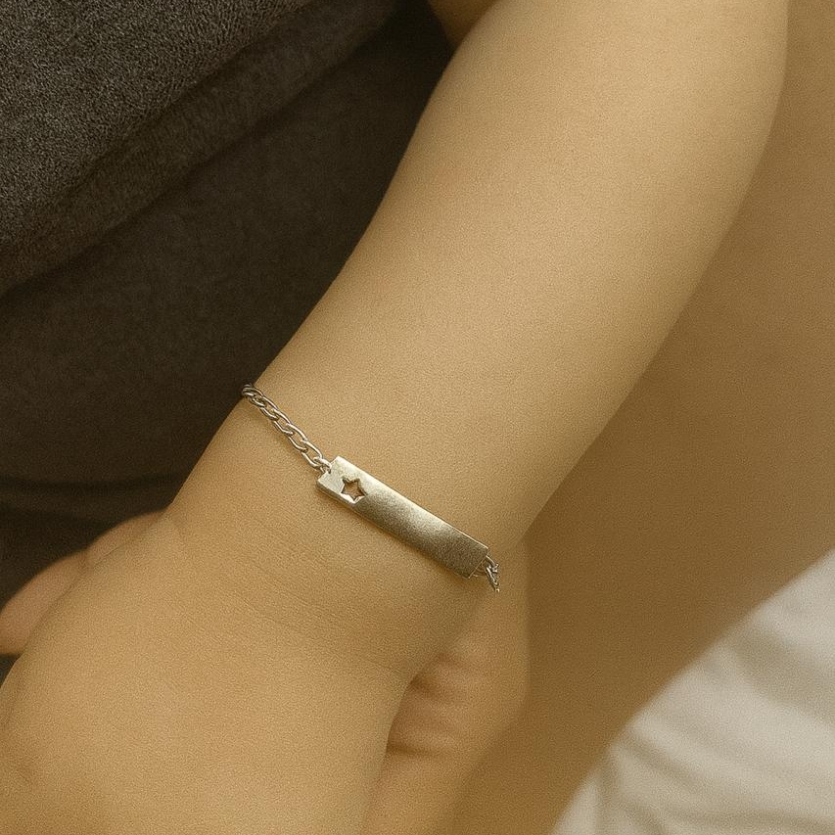 Pulseira infantil chara gravaçao com estrela vazado 14,5 cm prata 925