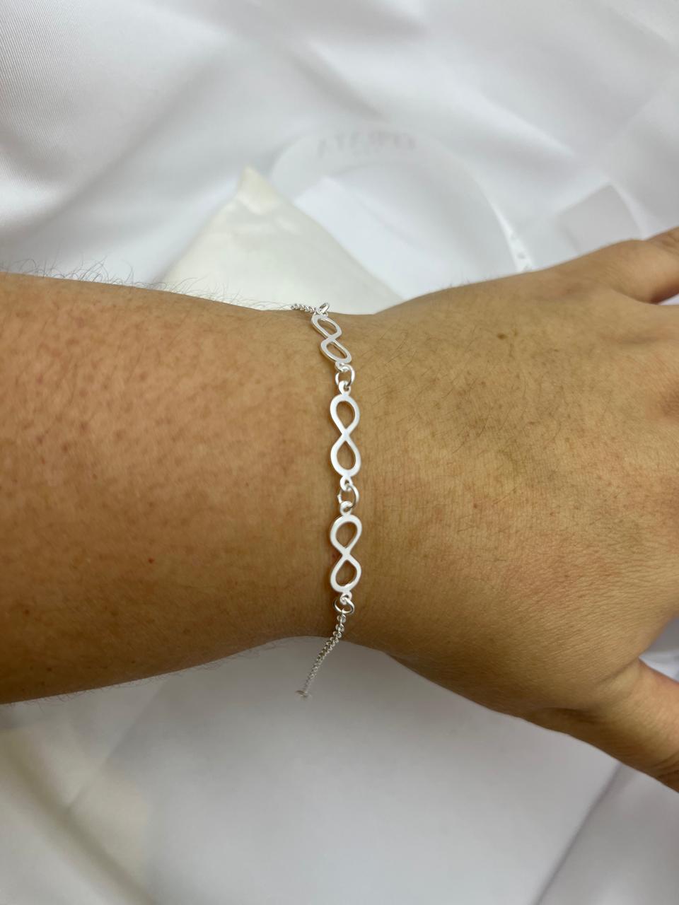 Pulseira elo oval com 3 infinitos prata 925