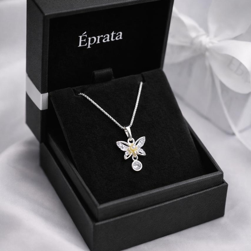 Colar borboleta V15 com pingente cravejado em prata 925