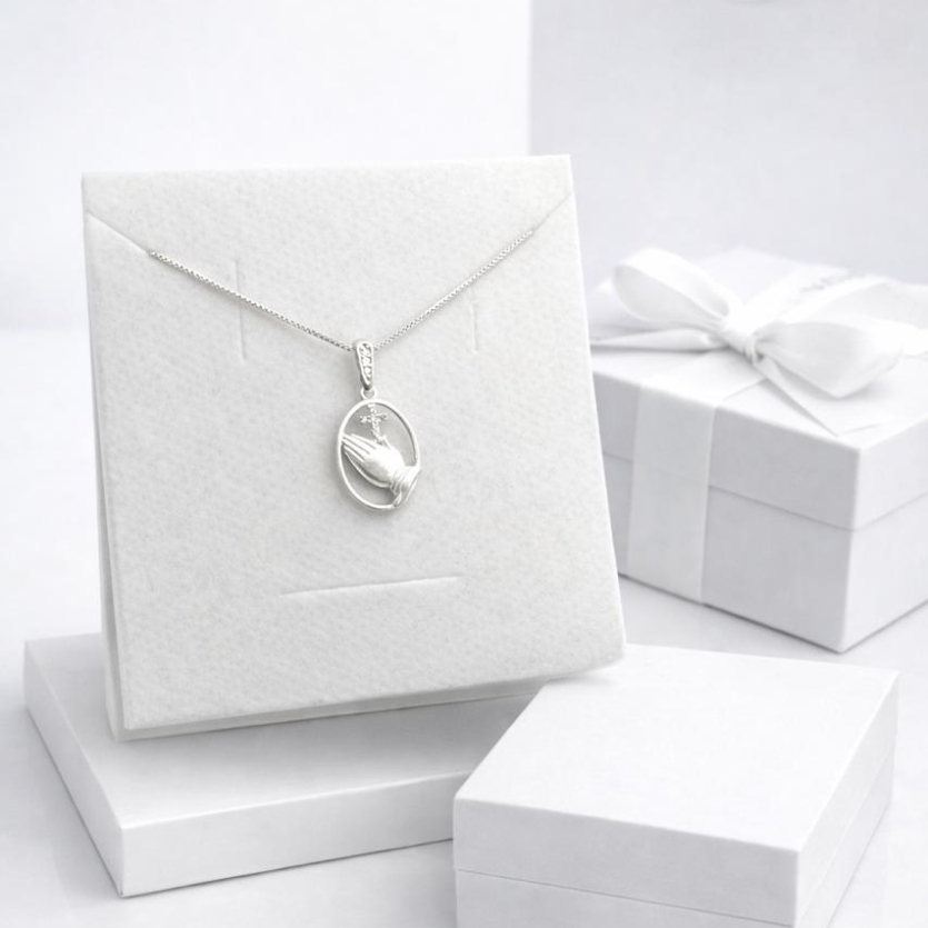 Gargantilha maos orando cravejada prata 925