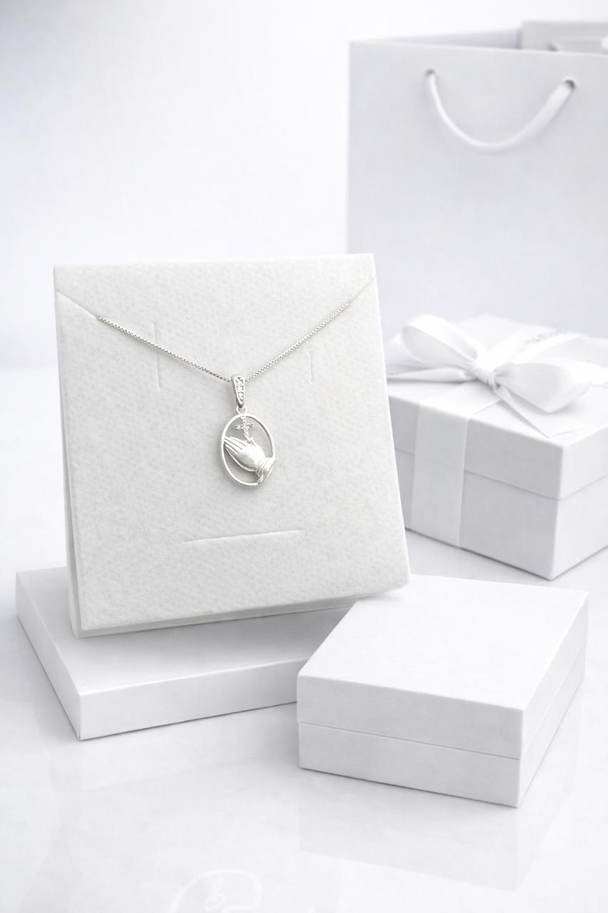 Gargantilha maos orando cravejada prata 925