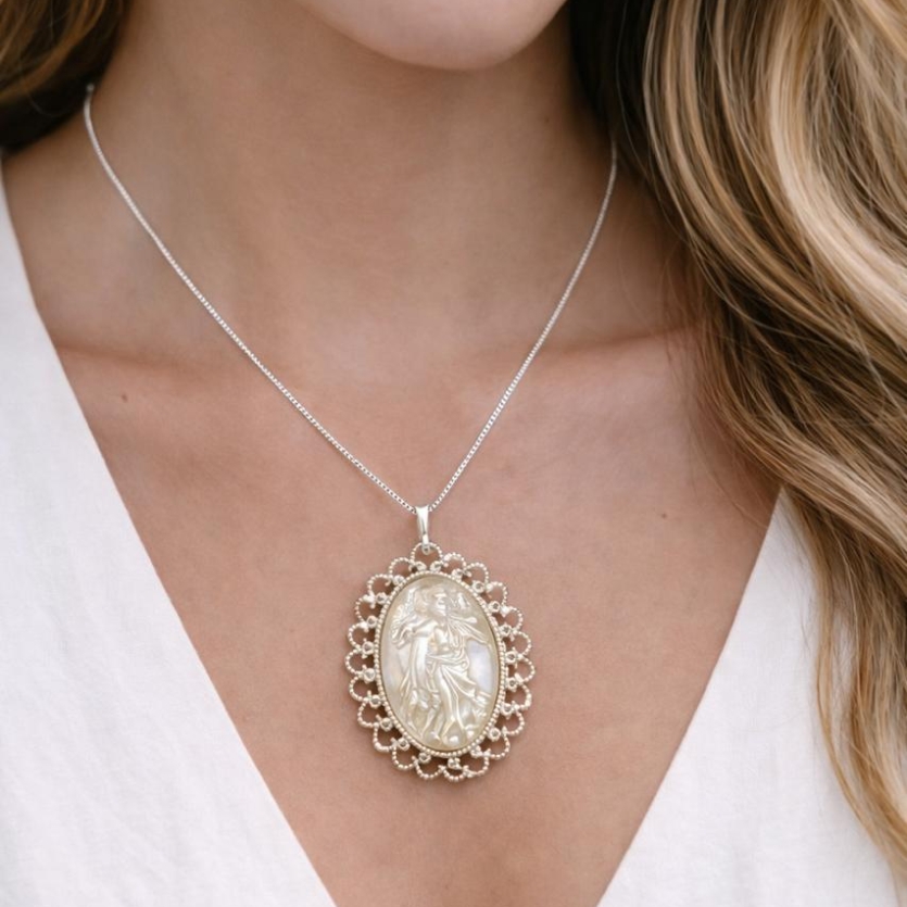 Colar 45 cm V15 com medalhao em madre perola Sao Jorge 3,7 cm prata 925