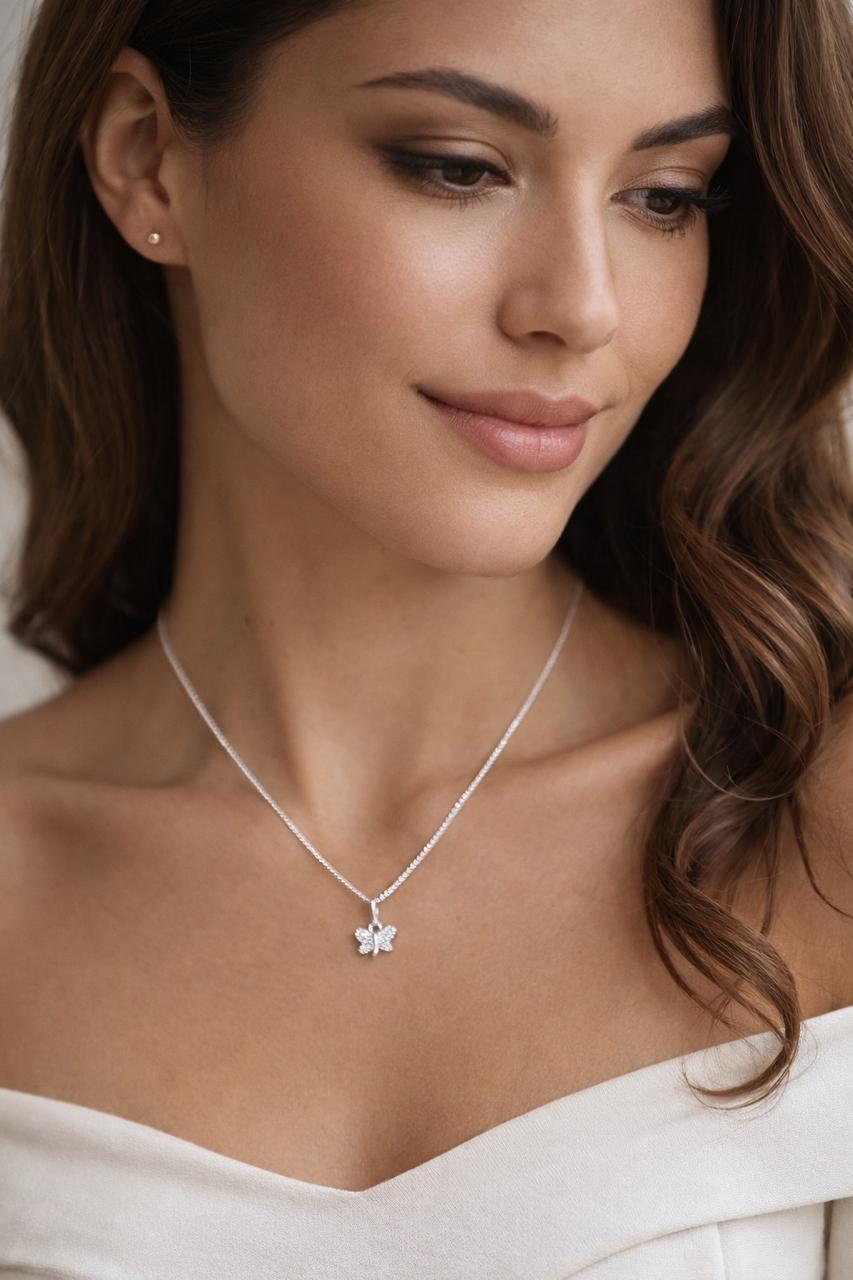 Gargantilha V15 com pingente borboleta 0,8mm cravejada prata 925