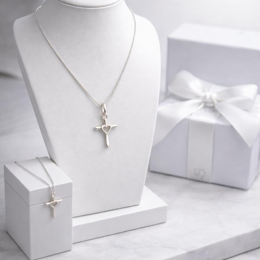 Colar V15 45 cm com cruz lisa 2,6 cm prata 925