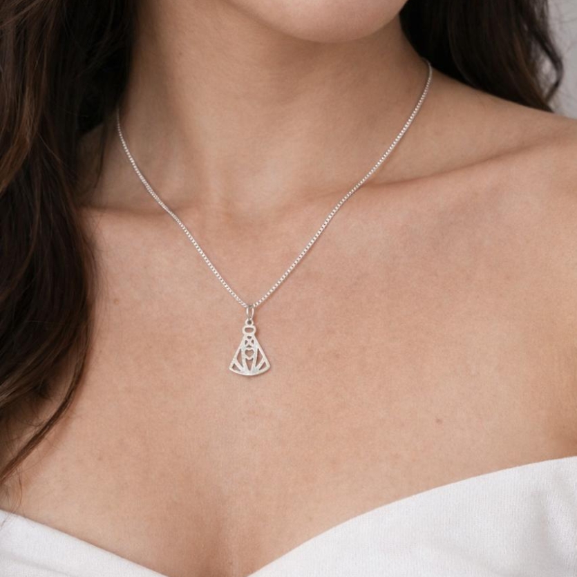 Gargantilha Nossa Senhora laiser vazada 14 mm corrente V15 prata 925
