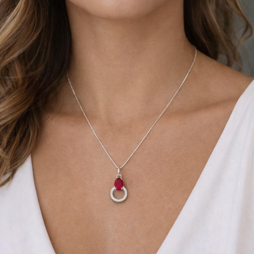 Corrente V15 com pingente oval com zirconia vermelha e branca 45 cm prata 925