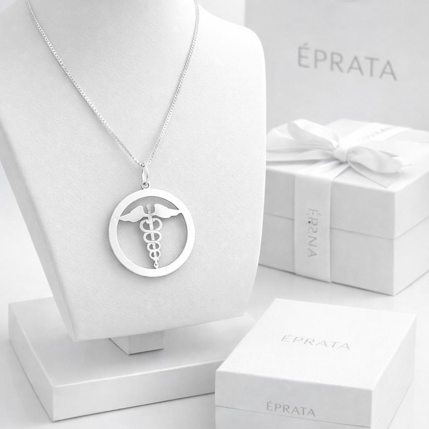 Gargantilha V15 45 cm com pingente laiser simbolo de medicina 2,1 cm prata 925