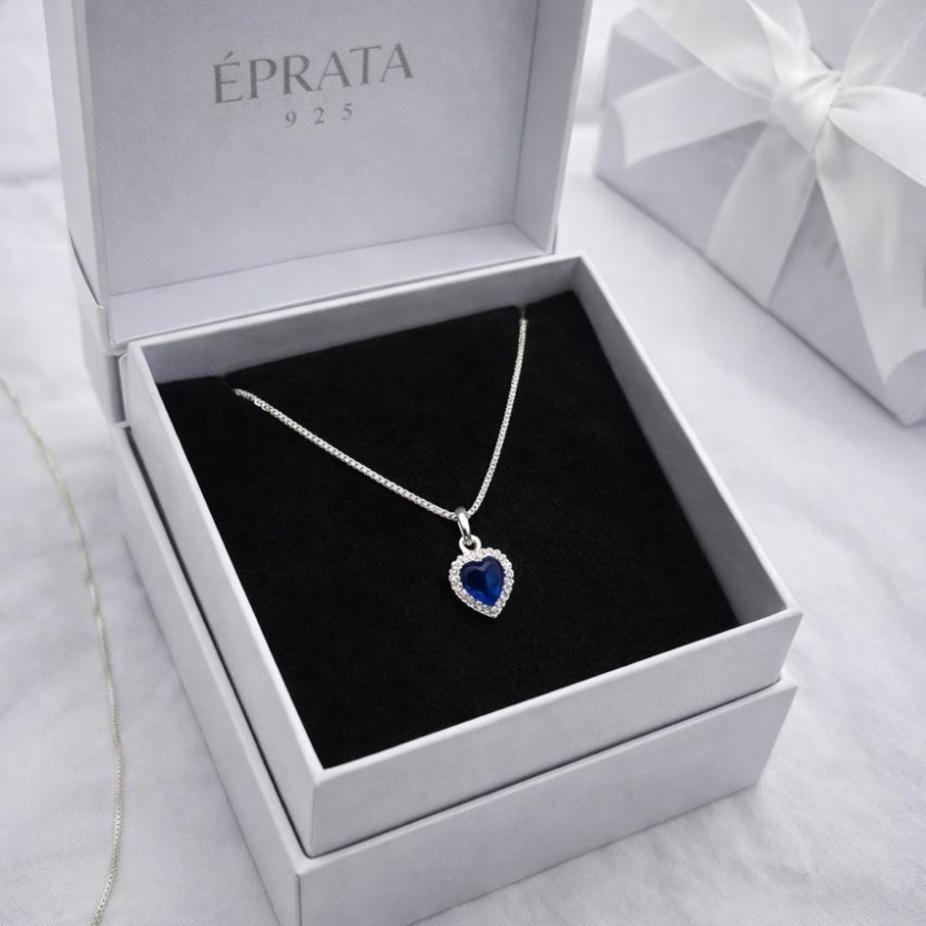 Gargantilha V15 com coracao 7mm cravejada com pedra central colorida azul safira prata 925